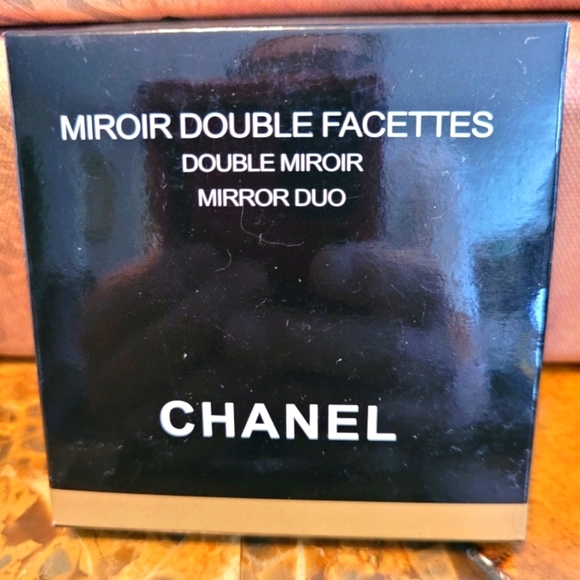 CHANEL Accessories - CHANEL COMPACT MIRROR